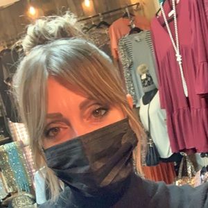 Meet your Posher, Alissa